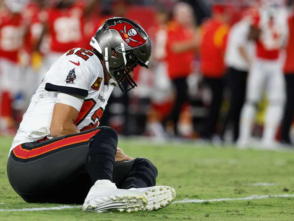 Watch “🏈Tom Brady: Shoulder is ‘OK’ after scare in Chiefs game. | NFL 2022, Week 4” on&nbsp;YouTube