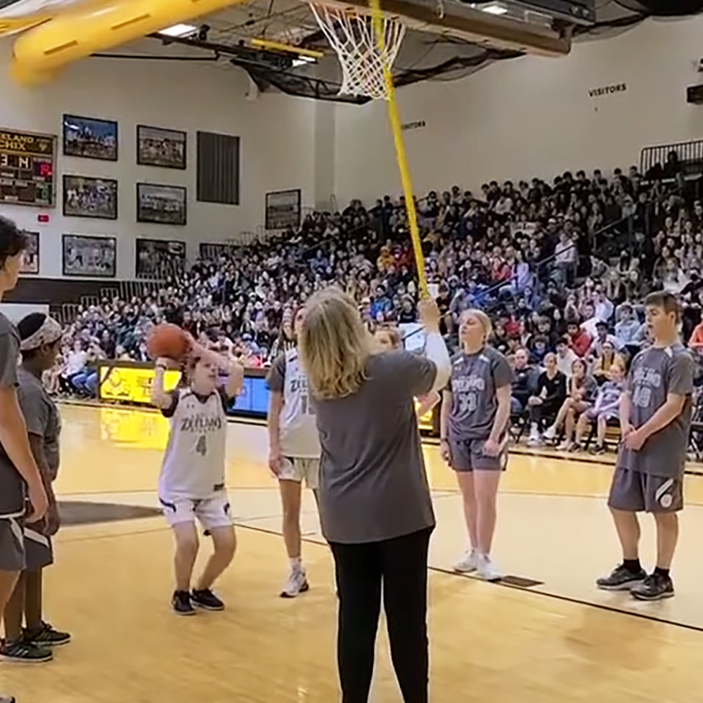 Watch “Blind basketball player makes shot in front of 2,500 fans” on&nbsp;YouTube
