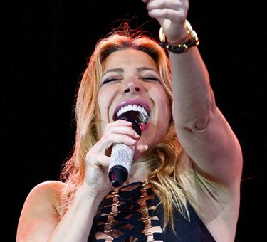 Watch “Taylor Dayne Details Her Aggressive Battle With Colon Cancer | E! News” on&nbsp;YouTube