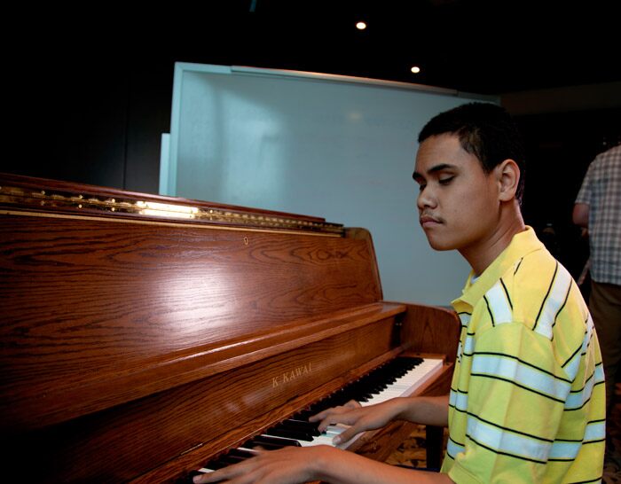 Watch “BLIND 15 YEAR OLD KUHA’O PLAYS GOTYE: “Somebody That I Used to Know”” on&nbsp;YouTube